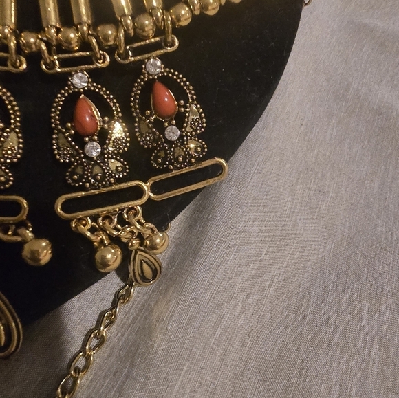 Unbelievably elegant statement necklace - Picture 9 of 10